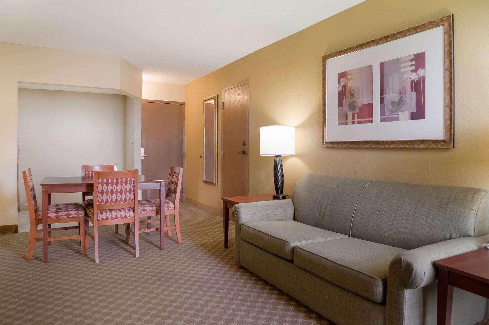 Quality Inn & Suites Saginaw Eksteriør billede