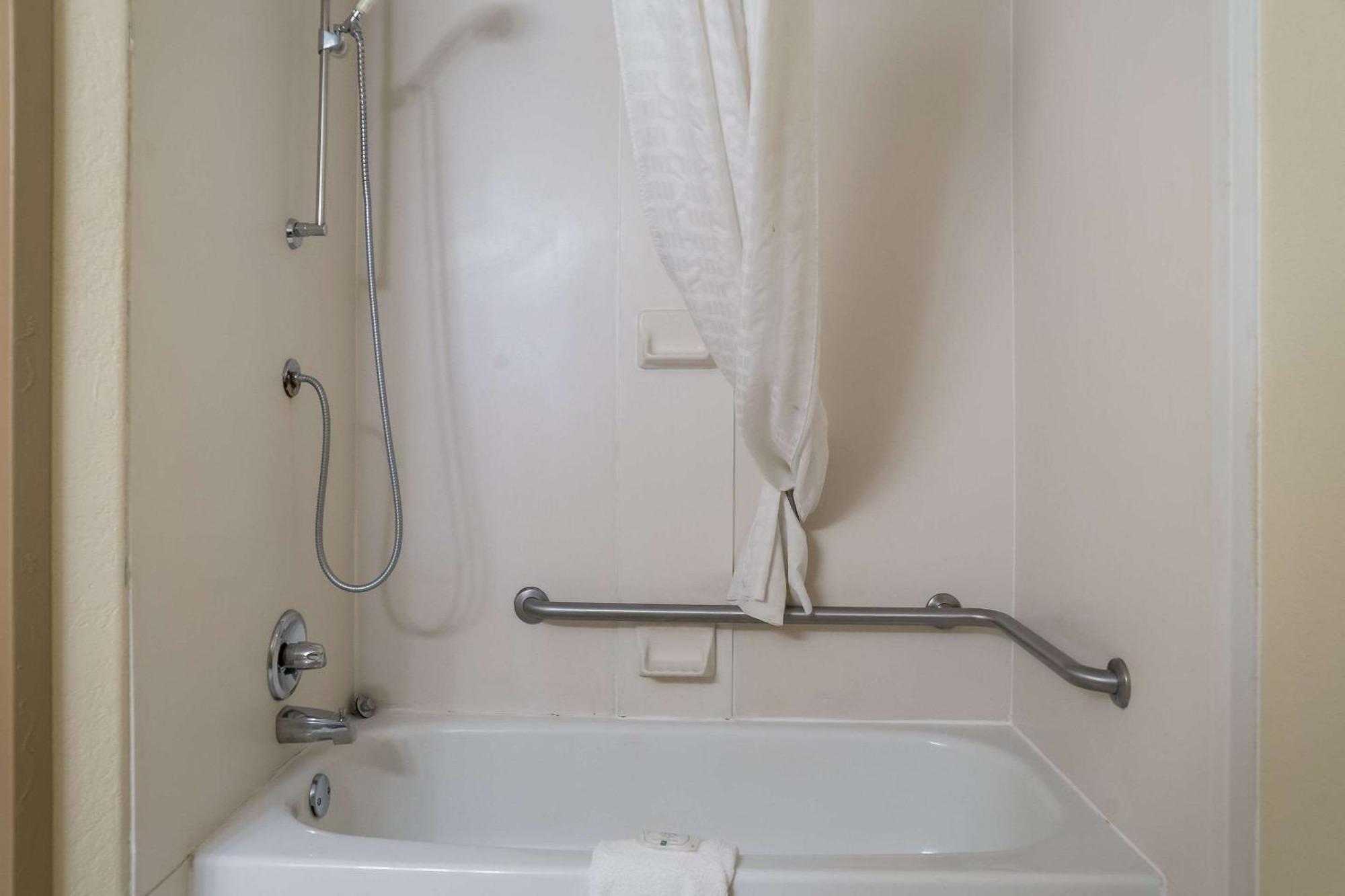 Quality Inn & Suites Saginaw Eksteriør billede